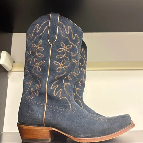 Brand new Ariat blue suede cowboy boots! In size 8.5, only worn once. - Picture 1 of 3